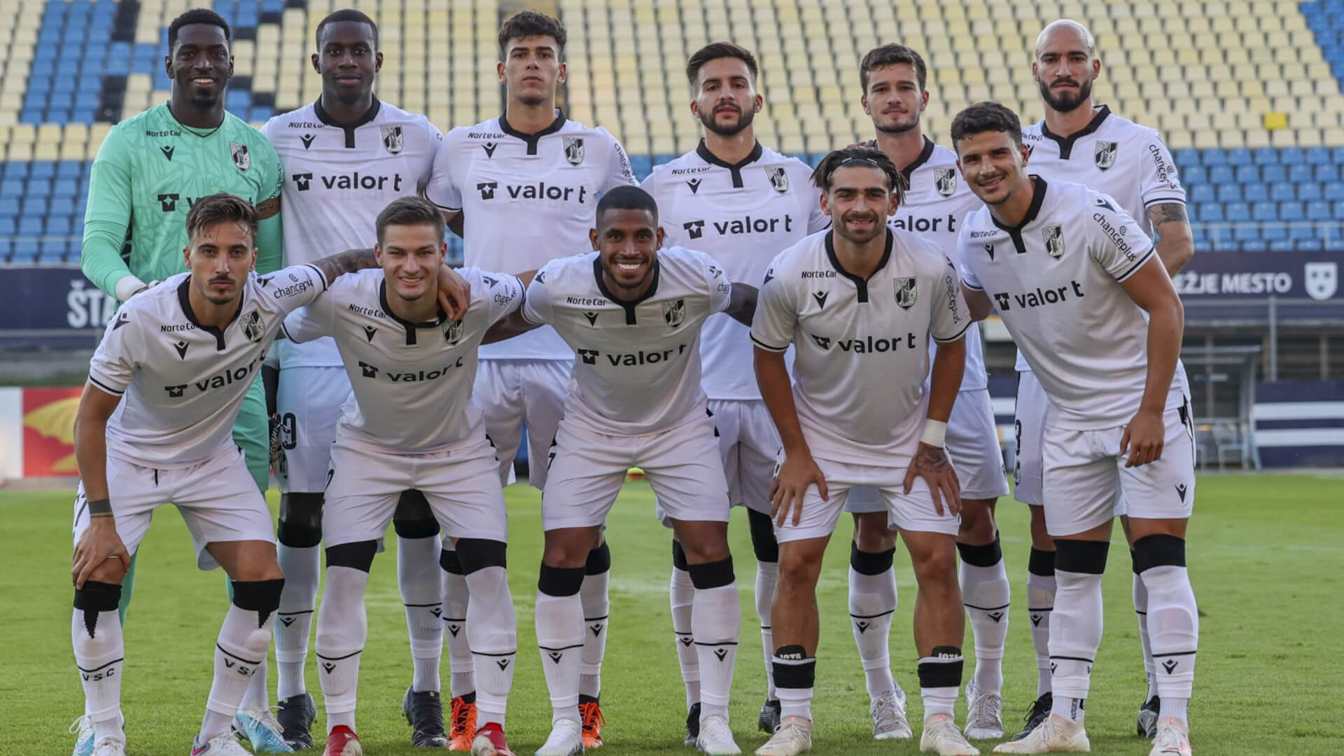 Equipa do Vitória de Guimarães com a camisola da ValorT