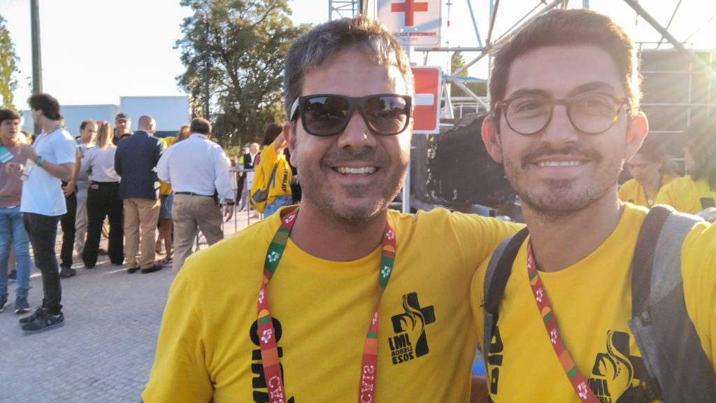 Sebastião Palha (no lado direito) com João Cadima no segundo dia da Jornada Mundial da Juventude de Lisboa