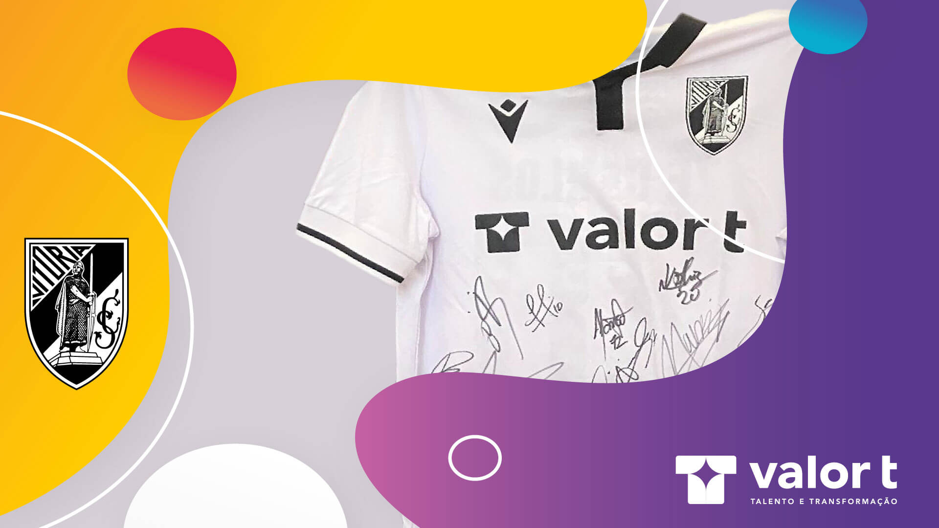 A Valor T recebe a camisola do Vitória Sport Clube, autografada.